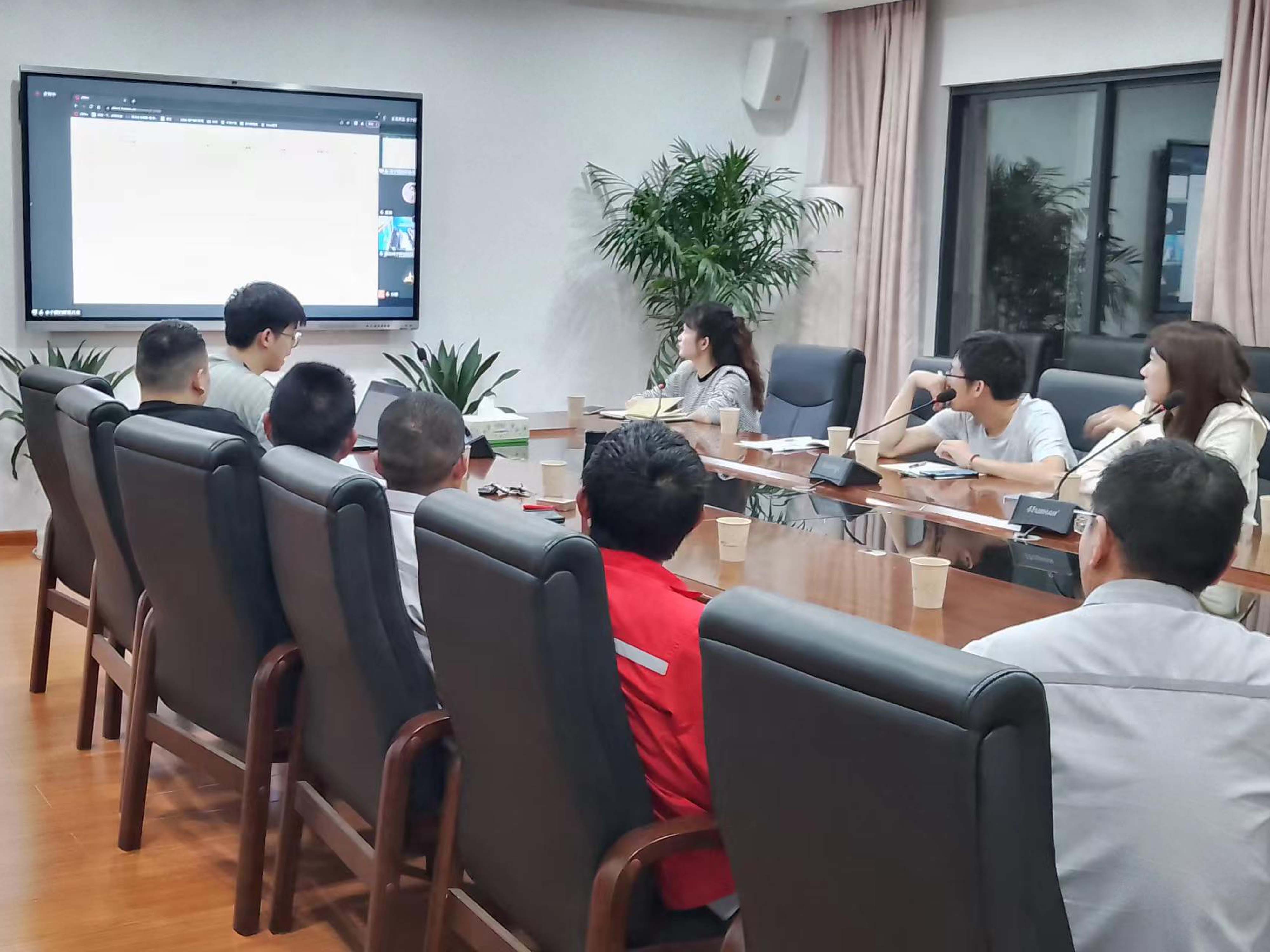 公司正式启用红圈系统实行联网办公